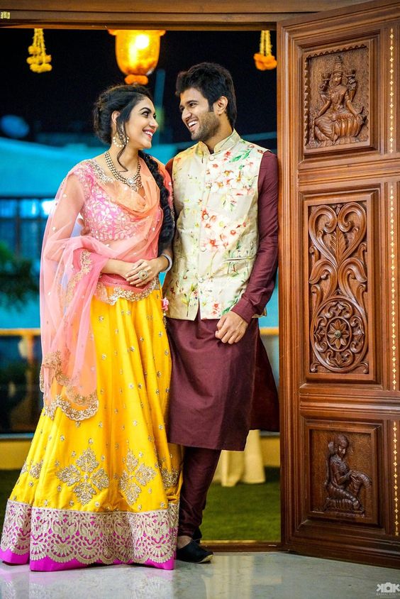 Popular Bridal Mehndi Dresses 2018 Beautiful Designs - StyleGlow.com
